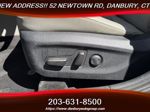 Used 2017 Kia Niro Touring w/ Advanced Technology Package FWD image 12