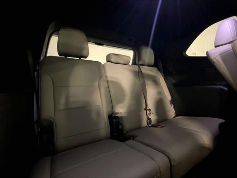 Used 2026 GMC Acadia Elevation w/ Elevation Premium Package FWD image 24