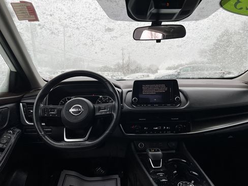 Used 2023 Nissan Rogue SV w/ SV Premium B Package image 5