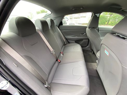 New 2026 Hyundai Elantra SE FWD image 31