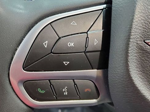 Used 2024 Chrysler Pacifica Touring-L image 29