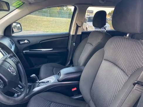 Used 2020 Dodge Journey SE w/ Blacktop Package FWD image 4