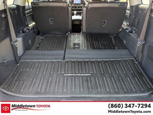 Certified 2024 Toyota Highlander XLE AWD/4WD image 32