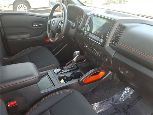 Used 2022 Nissan Frontier Pro-X image 11