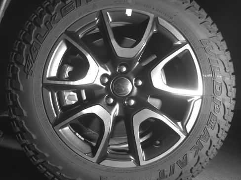 Used 2025 Jeep Compass Trailhawk AWD/4WD image 12