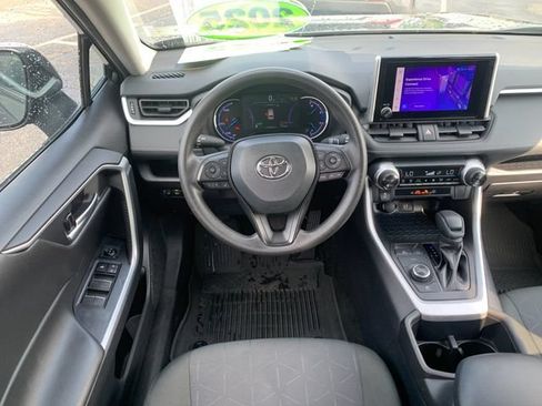 Used 2025 Toyota RAV4 XLE AWD/4WD image 17
