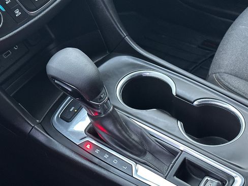 Used 2021 Chevrolet Equinox LT image 24