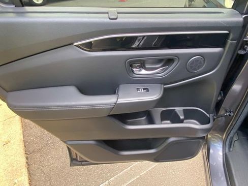 Used 2023 Honda Pilot EX-L image 11