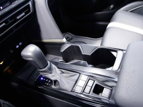 Used 2025 Toyota Camry SE image 27