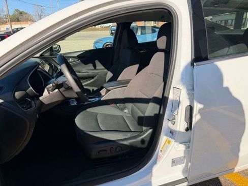 Used 2023 Chevrolet Malibu LT image 9