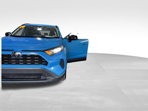 Used 2019 Toyota RAV4 LE w/ All Weather Liner Package AWD/4WD image 23