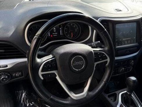 Used 2018 Jeep Cherokee Latitude Plus image 12