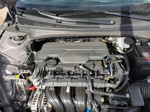 Used 2024 Hyundai Elantra Limited image 21