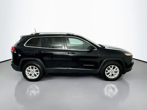 Used 2018 Jeep Cherokee Latitude Plus w/ Comfort/Convenience Group AWD/4WD image 8