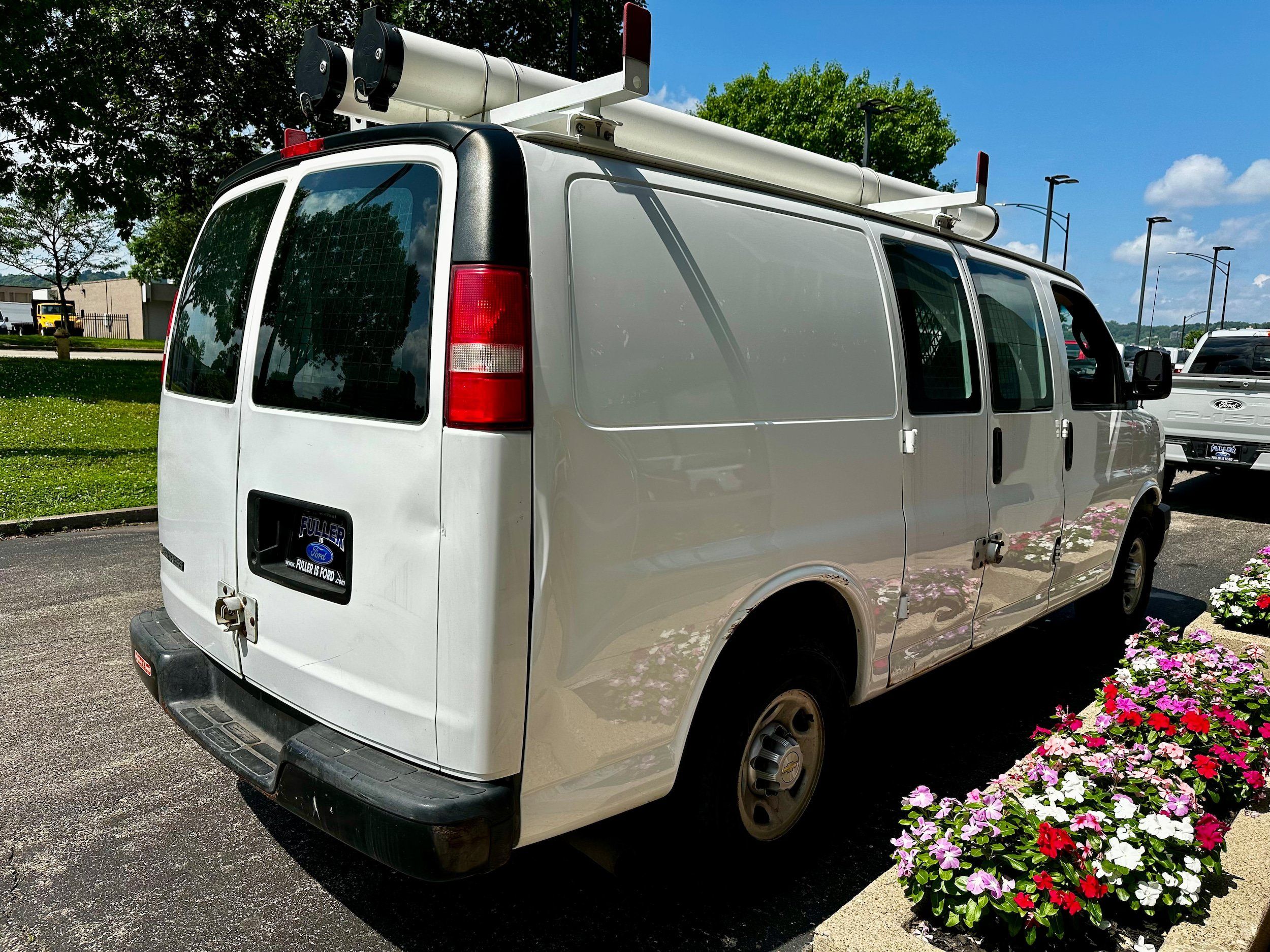 Used 2017 Chevrolet Express 2500 RWD image 8
