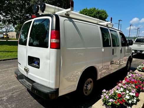 Used 2017 Chevrolet Express 2500 RWD image 8