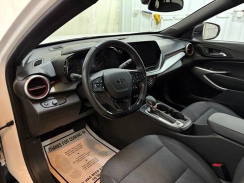Used 2024 Chevrolet Trax RS w/ Driver Confidence Package FWD image 28
