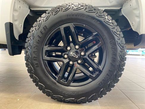 Used 2024 Chevrolet Silverado 1500 LT Trail Boss w/ Convenience Package II AWD/4WD image 25