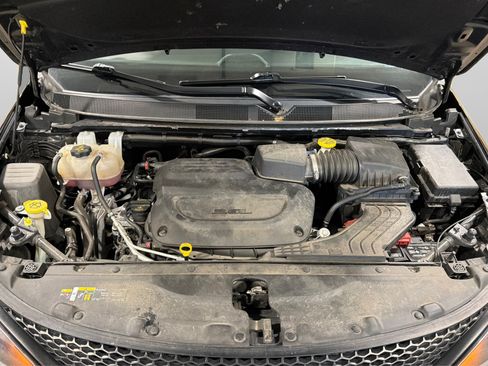 Used 2023 Chrysler Voyager LX FWD image 11