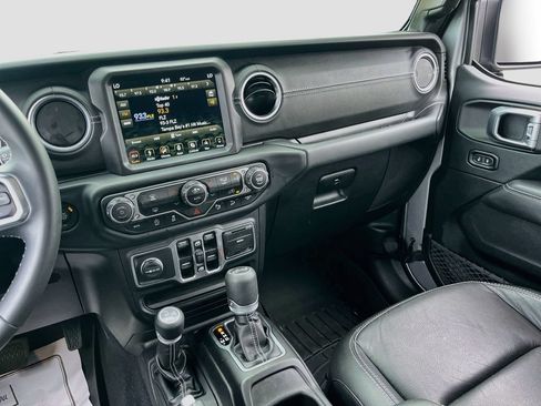 Used 2018 Jeep Wrangler Unlimited Sahara AWD/4WD image 23