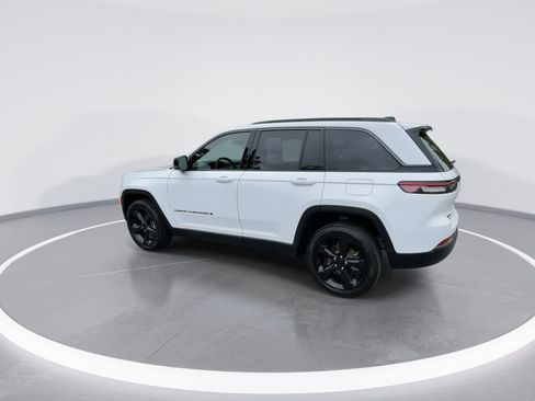 Used 2026 Jeep Grand Cherokee Limited w/ Limited Altitude Package AWD/4WD image 12