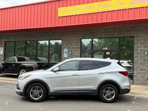 Used 2017 Hyundai Santa Fe Sport FWD image 2