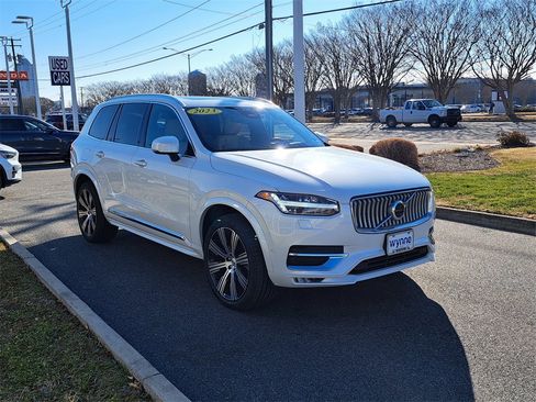 Used 2023 Volvo XC90 B6 Ultimate w/ Lounge Package image 3
