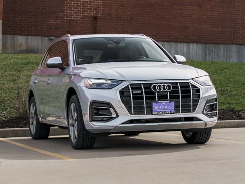 Used 2024 Audi Q5 Premium Plus w/ Premium Plus Package image 1