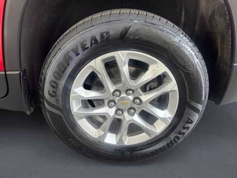 Used 2021 Chevrolet Traverse LT FWD image 9