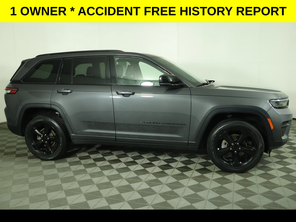 Used 2023 Jeep Grand Cherokee Altitude AWD/4WD image 2