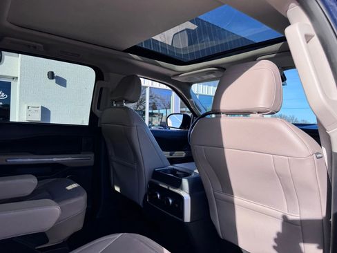 Used 2024 Ford Expedition Limited AWD/4WD image 10