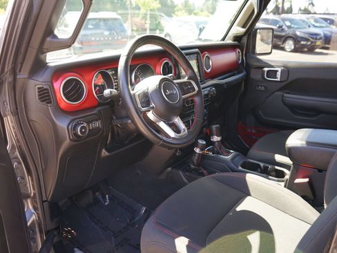 Used 2022 Jeep Wrangler Unlimited Rubicon w/ Cold Weather Group AWD/4WD image 16