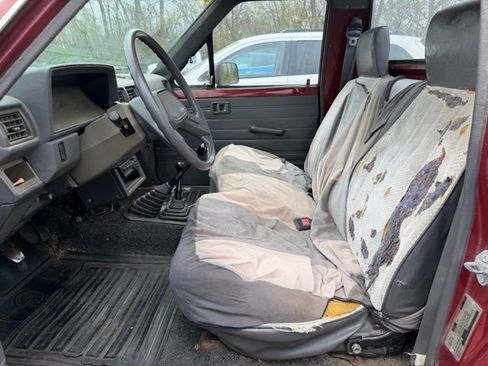 Used 1988 Toyota Pickup 4x4 Regular Cab V6 image 9