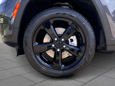 Used 2025 Jeep Grand Cherokee L Limited w/ Luxury Tech Group II image 11