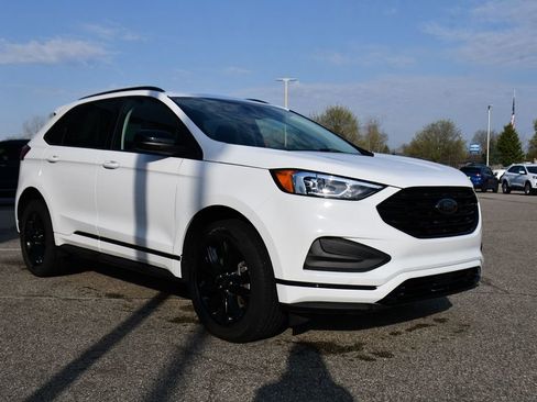 Used 2024 Ford Edge SE w/ Black Appearance Package AWD/4WD image 9