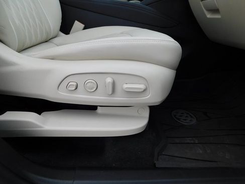 Used 2023 Buick Enclave Avenir w/ Avenir Technology Package image 19