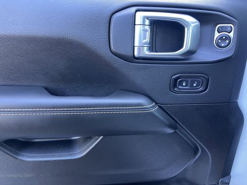 New 2025 Jeep Gladiator Sport image 16