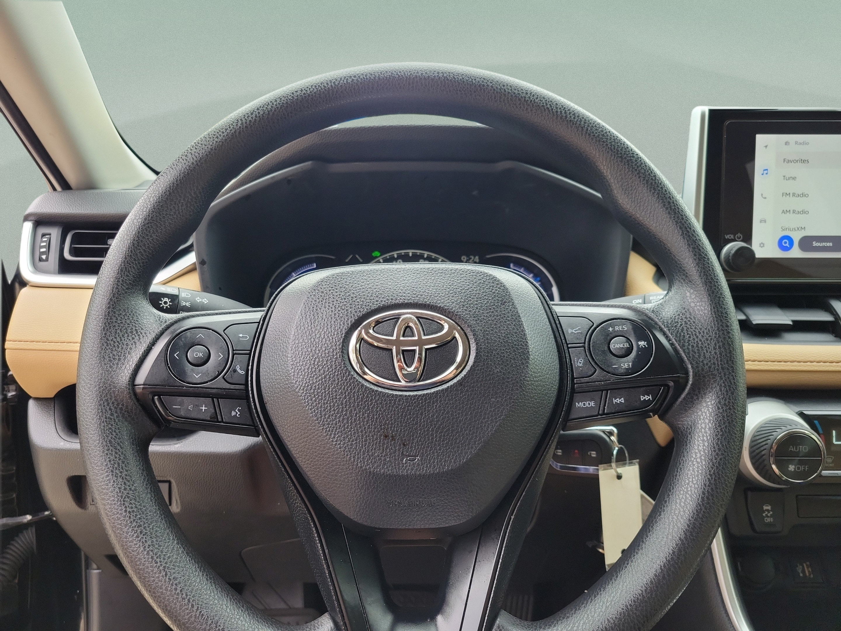 Used 2025 Toyota RAV4 LE AWD/4WD image 9
