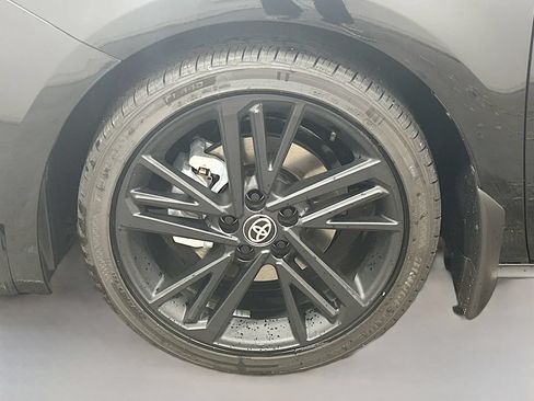 New 2026 Toyota Camry Hybrid FWD image 9