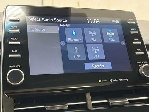 Certified 2022 Toyota Avalon XLE w/ Moonroof Package FWD image 18