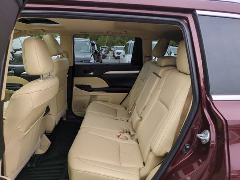 Used 2019 Toyota Highlander XLE FWD image 33