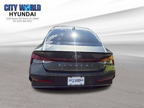 Used 2025 Hyundai Elantra Sport FWD image 4