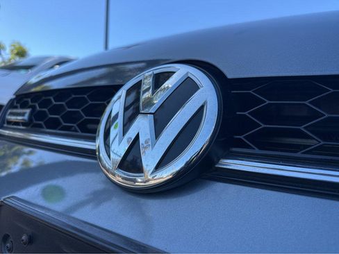 Used 2017 Volkswagen Golf SE image 46