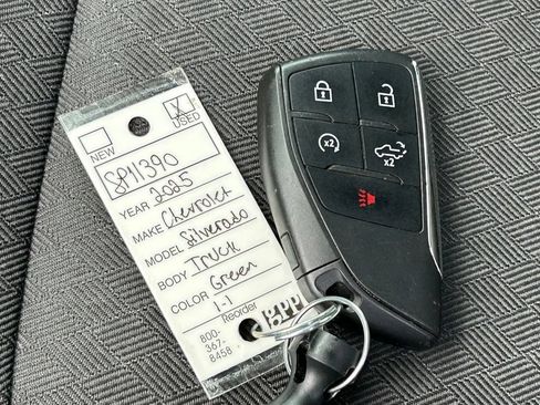 Used 2025 Chevrolet Silverado 1500 LT RWD image 9