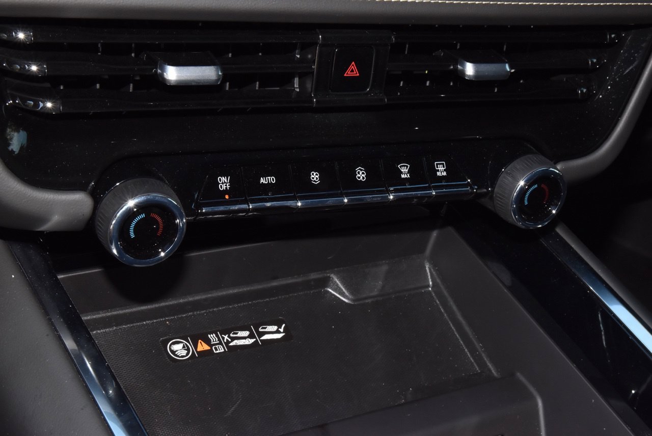 Used 2026 Chevrolet Suburban Premier RWD image 32