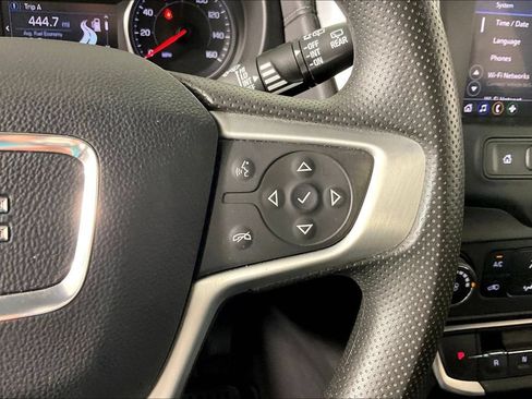 Used 2024 GMC Terrain SLE FWD image 9