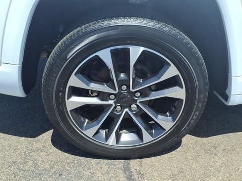 Certified 2023 Jeep Grand Cherokee Overland w/ Luxury Tech Group IV AWD/4WD image 9
