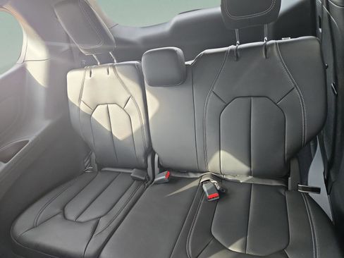 New 2026 Chrysler Pacifica Select image 22