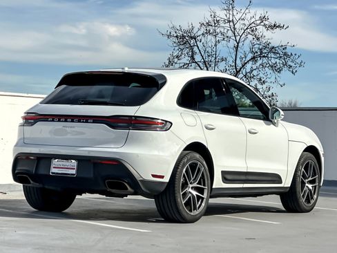 Certified 2024 Porsche Macan image 8