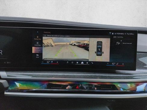 Used 2023 BMW i7 xDrive60 AWD/4WD image 14